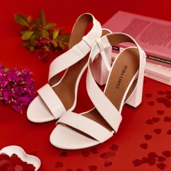 Aquira Sandales à talons épais en cuir blanc cassé