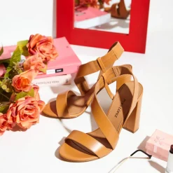 Aquira Sandales à talons hauts en cuir camel