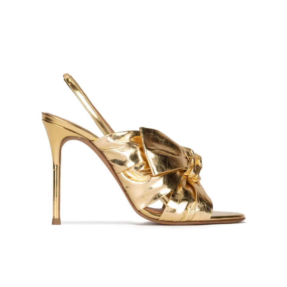 Baroque Sandales à talons hauts en cuir métallisé doré à nœuds
