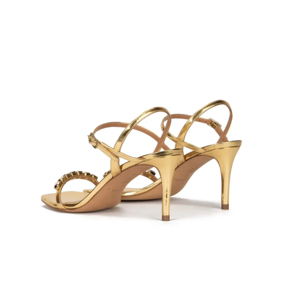 Evangelique Sandales à talons moyens en cuir doré à cristaux