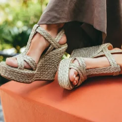 Filipa Espadrilles compensées en raphia tressé taupe