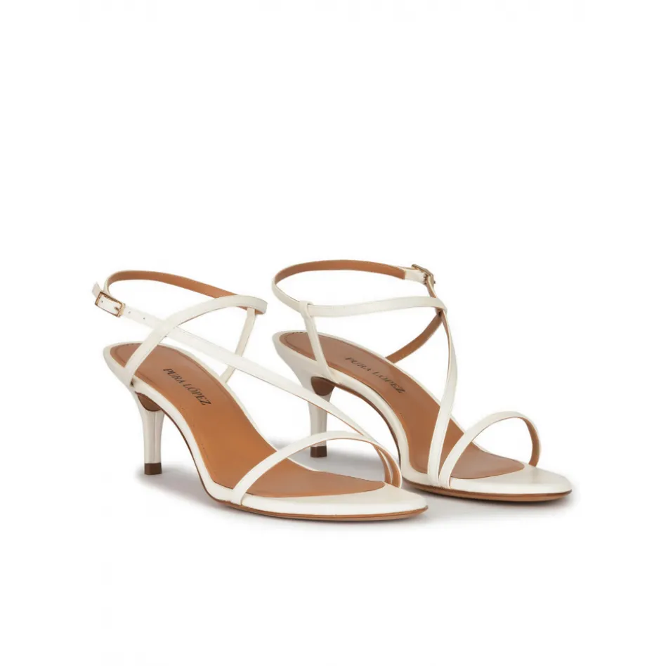 Laquenda Sandales à talons moyens en cuir blanc cassé