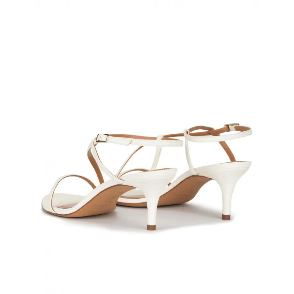 Laquenda Sandales à talons moyens en cuir blanc cassé