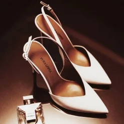Omeya Escarpins à brides en cuir blanc