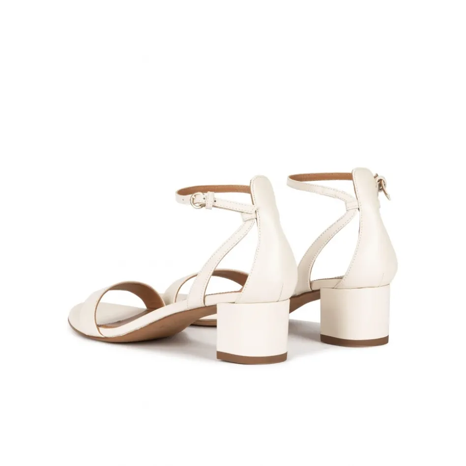 Oneida Sandales à talon moyen en cuir blanc cassé