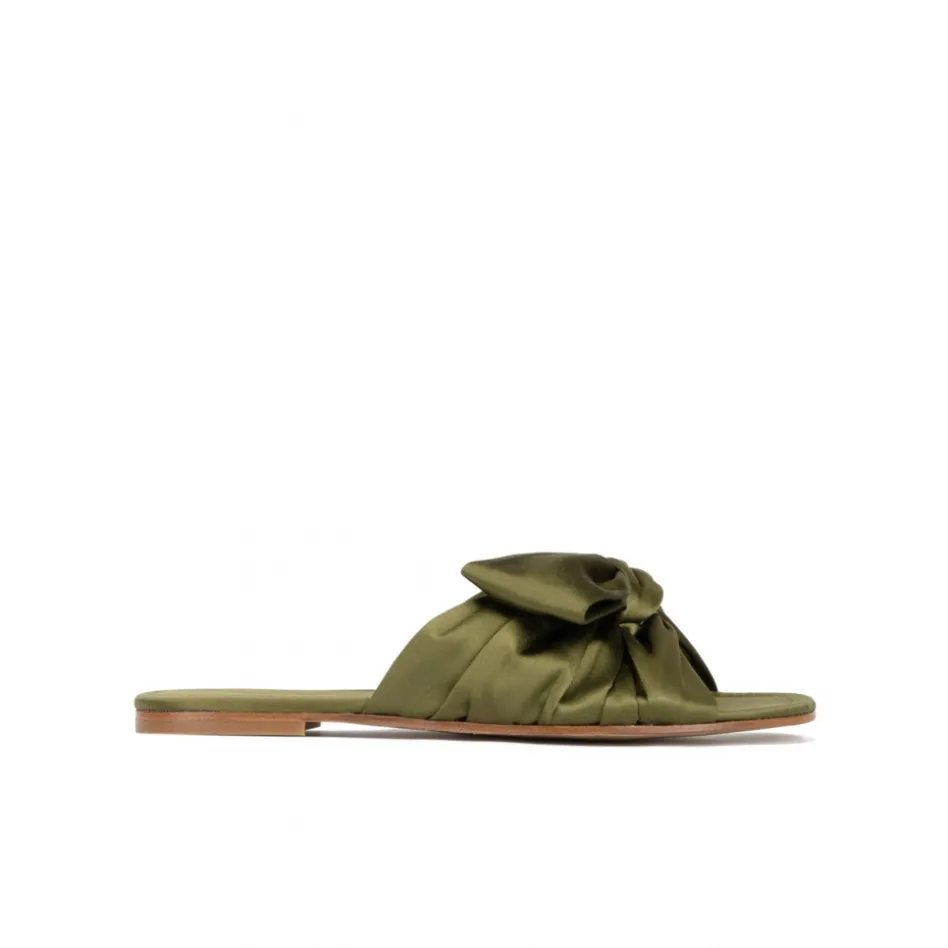 Quetty Claquettes en satin vert kaki à nœuds