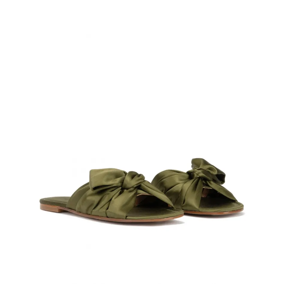 Quetty Claquettes en satin vert kaki à nœuds